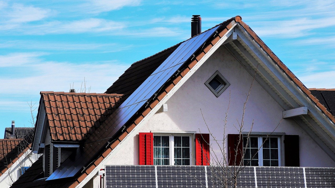 Normativa de placas solares en una vivienda: todo lo que necesitas saber