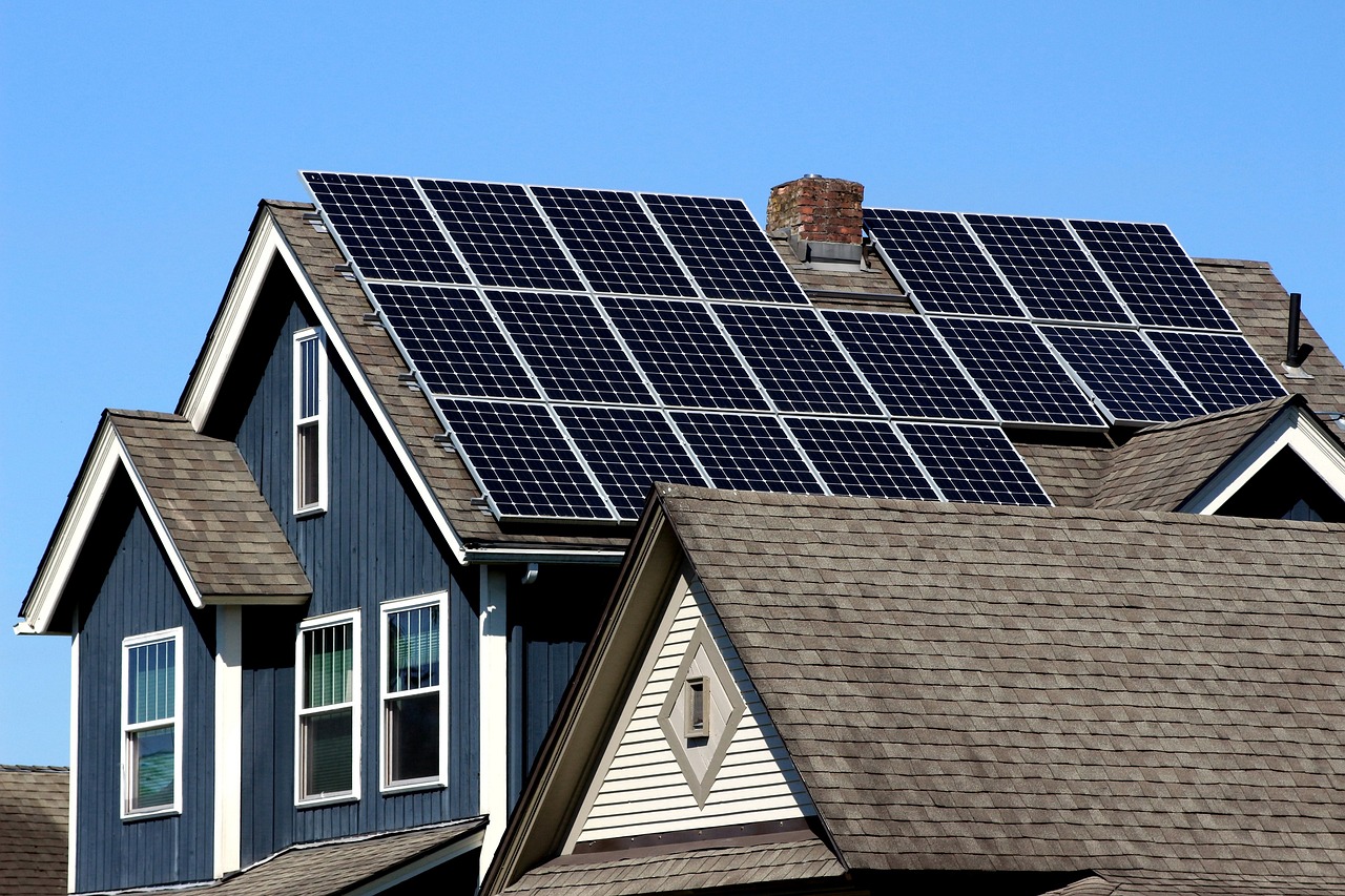 ¿Cuántas placas solares necesito para mi casa?