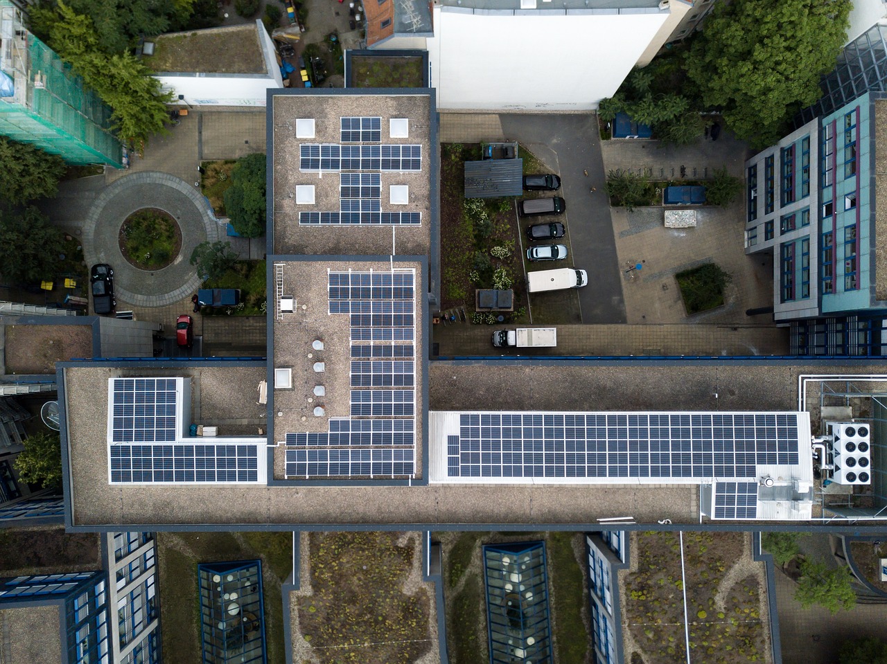 Placas solares en comunidades de vecinos: todo lo que debes saber