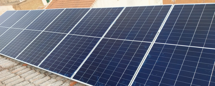 Descubre cómo Varitech transforma tu hogar en Loja con la instalación fotovoltaica de autoconsumo de 4 kW. Ahorra energía y dinero con energía limpia