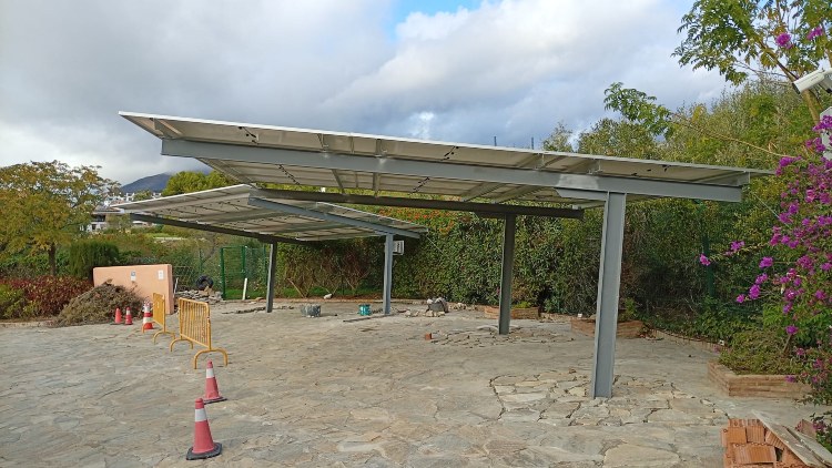 Montaje Marquesina Fotovoltaica Para Aparcamiento En Comunidad De Propietarios Montaje Marquesina Fotovoltaica Para Aparcamiento En Comunidad De Propietarios